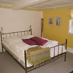 Gorgeous Home In Humble With Wifi * Nordenbro Vesteregn