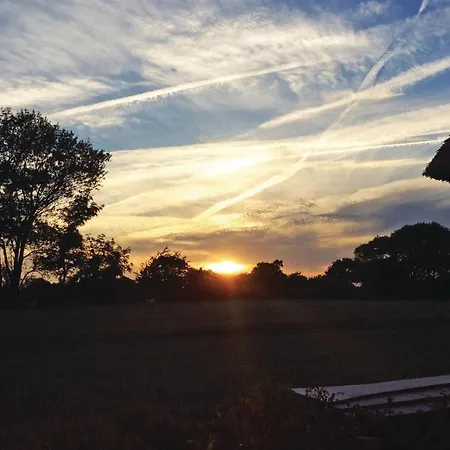 Prázdninový dům 3 Bedroom Lovely In *