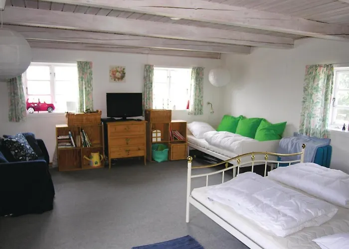 3 Bedroom Lovely In 別荘 *